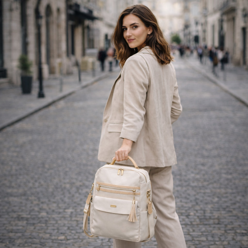 Plecak AURIA Damski Miejski Biały z Kieszenią na Zamek i Regulowanymi Paskami