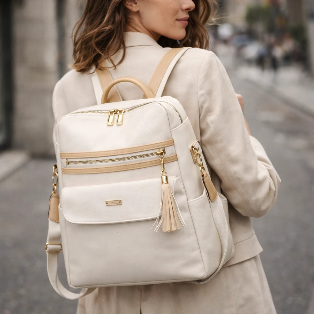 Plecak AURIA Damski Miejski Biały z Kieszenią na Zamek i Regulowanymi Paskami